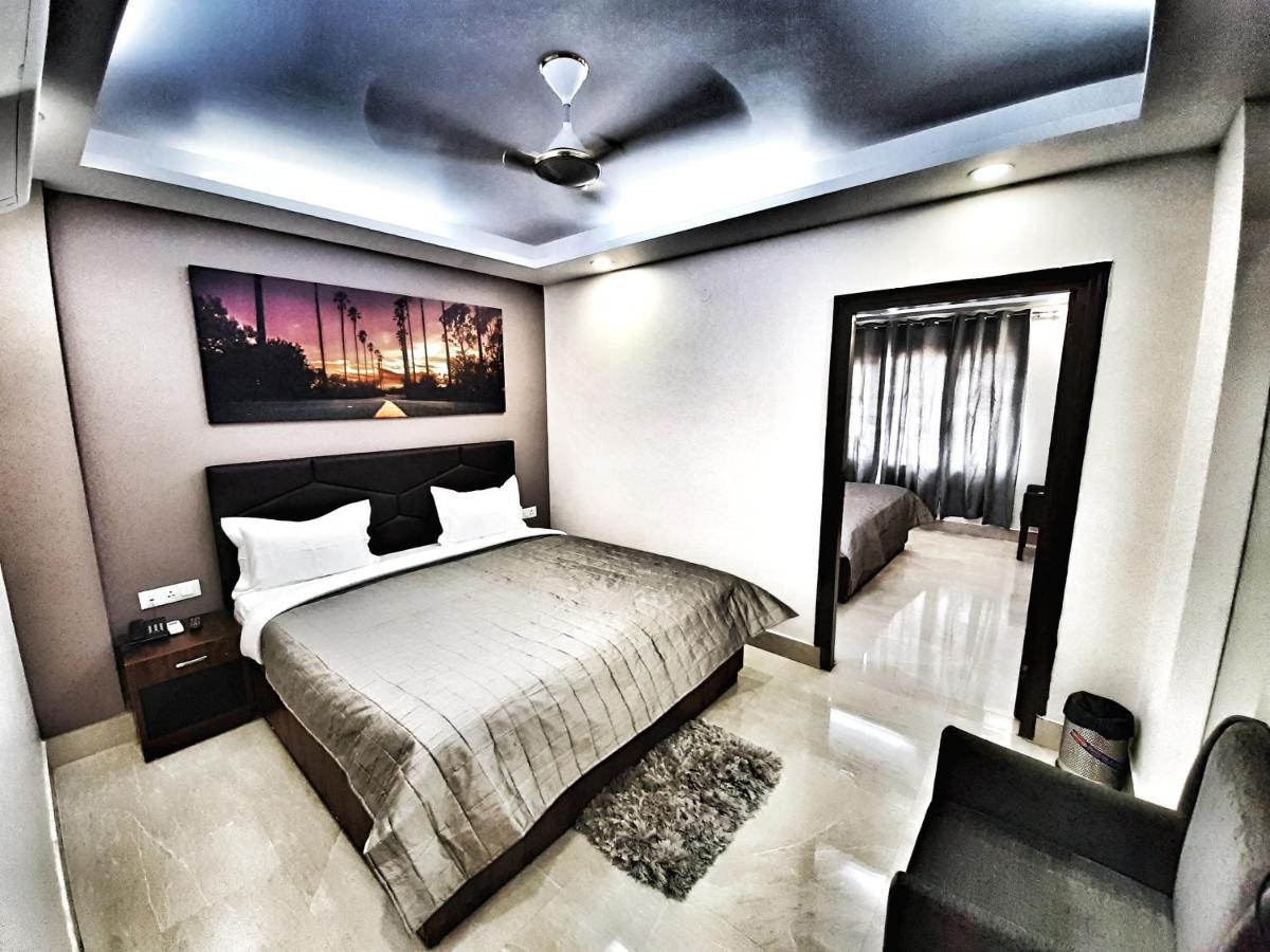 Hotel Aerocity Purple Orchid New Delhi Exterior photo